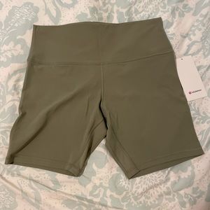 Lulu lemon HR Short “8”